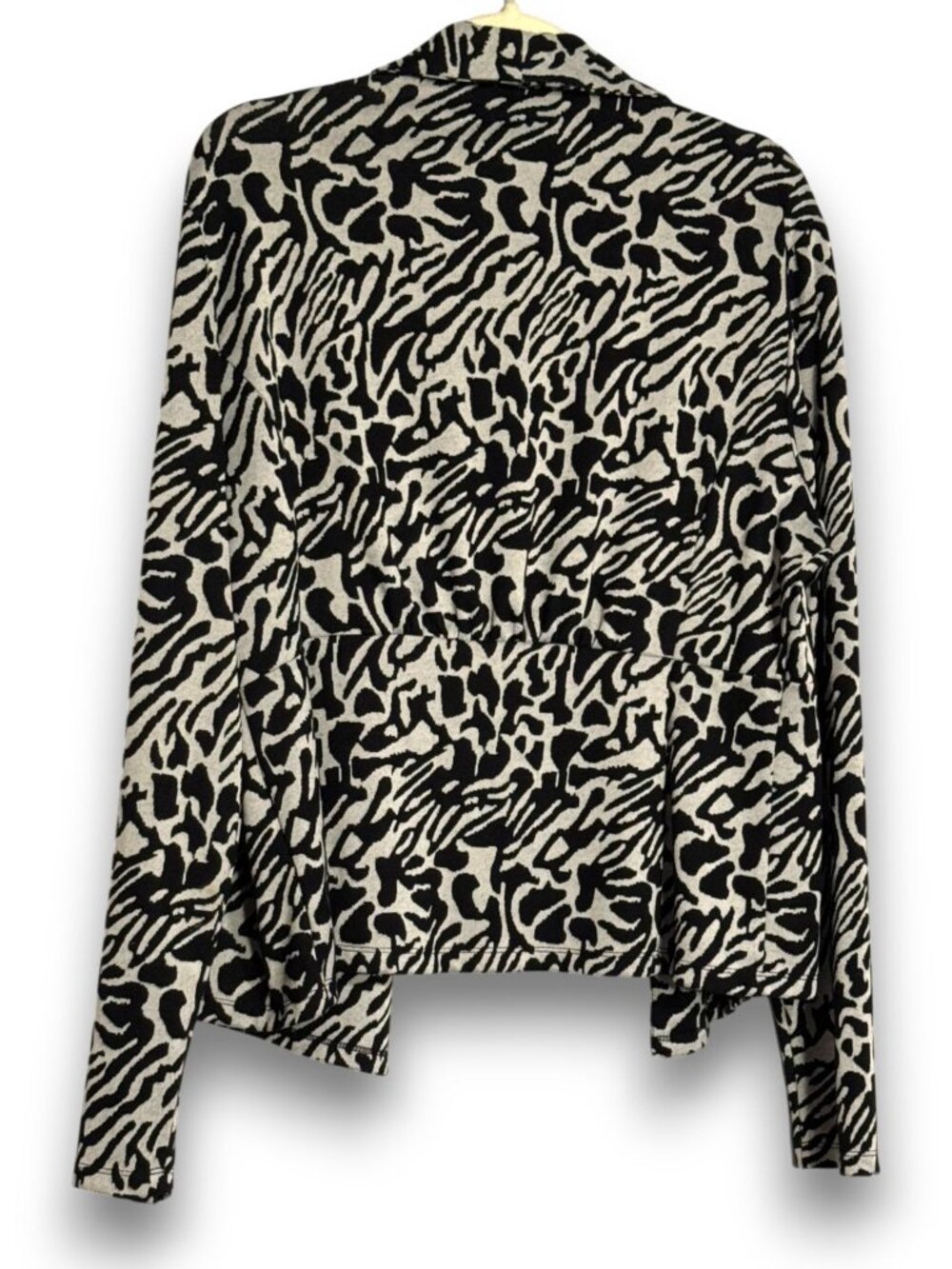 Cato Women’s Size XL Open Front Jacket Animal Abstract Print Black White Knit Bl - Picture 6 of 10